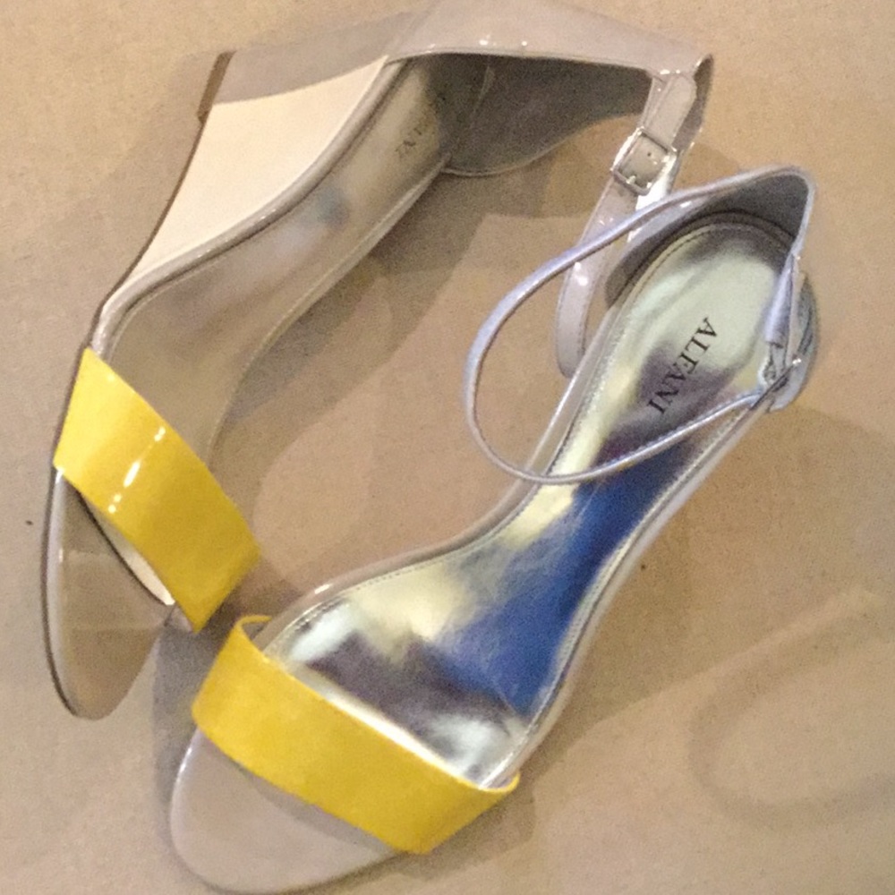Shoes - Picture 4 of 4